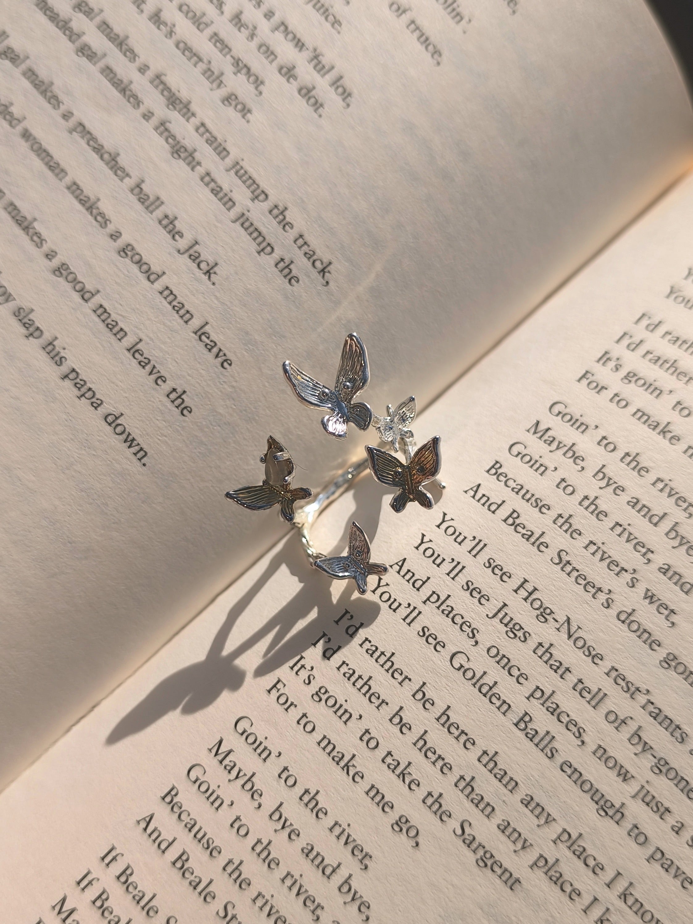 Aurelia Whisper Ring