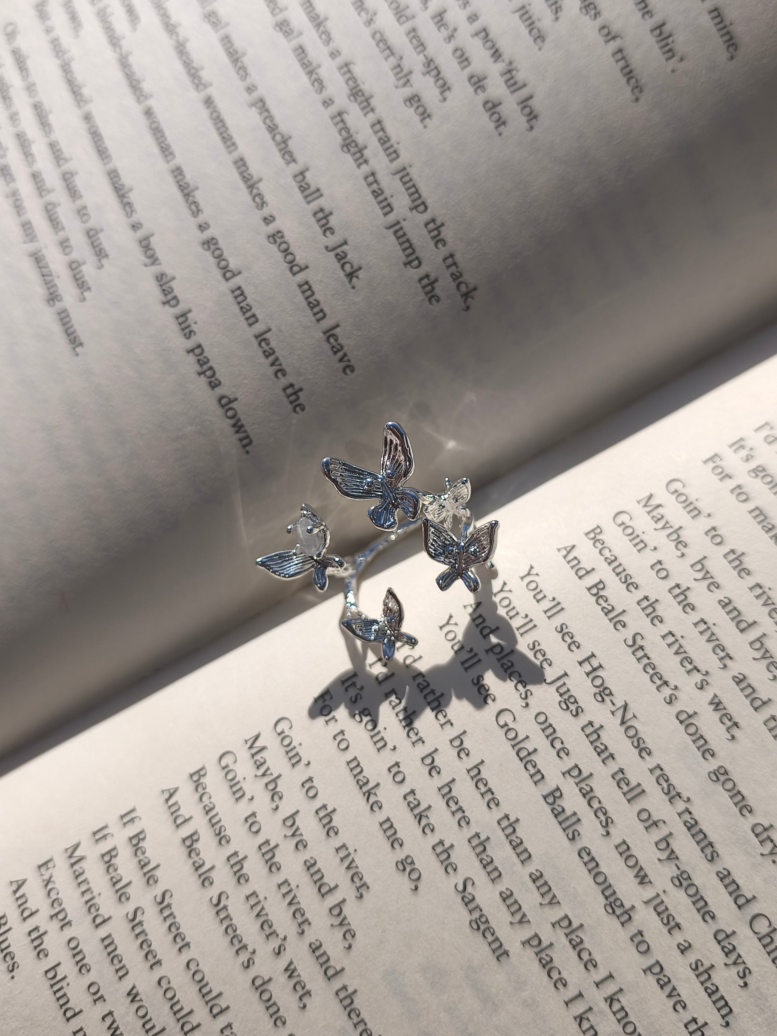 Aurelia Whisper Ring