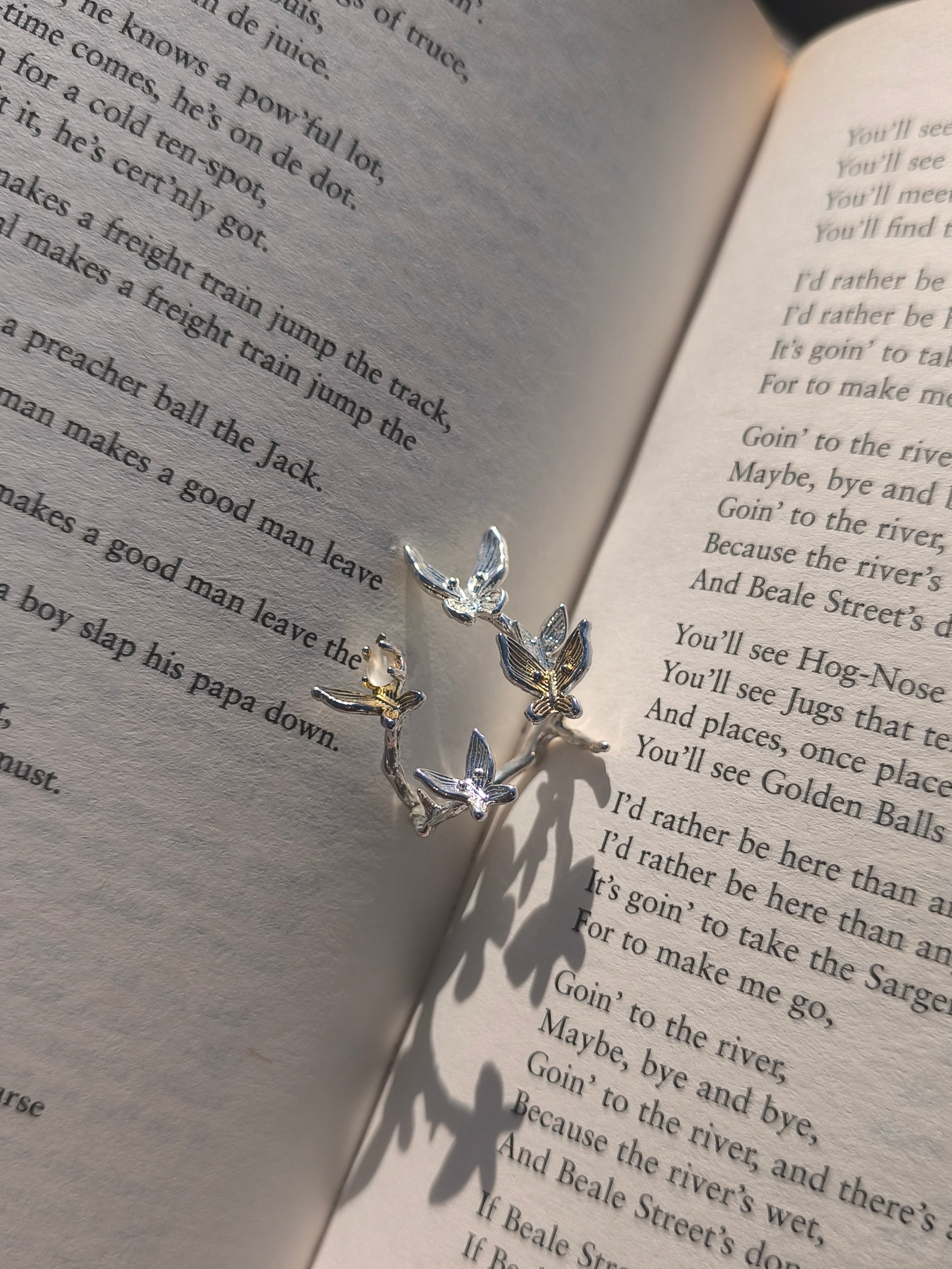Aurelia Flutters Ring